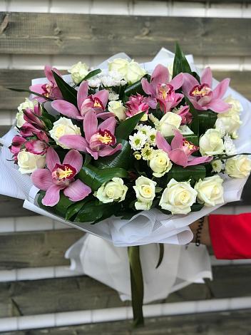 Букет цветов из: Розы и Хризантемы в Саркташе