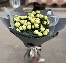 Букет Белые кустовые розы Солинеро в Саркташе